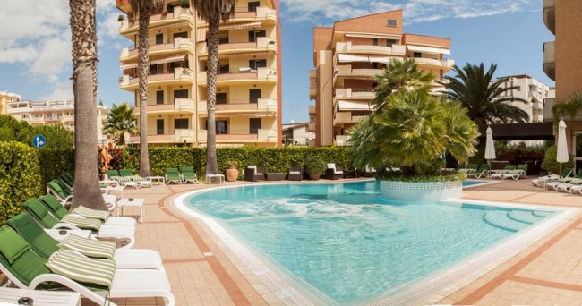 Torre Del Mar Residence